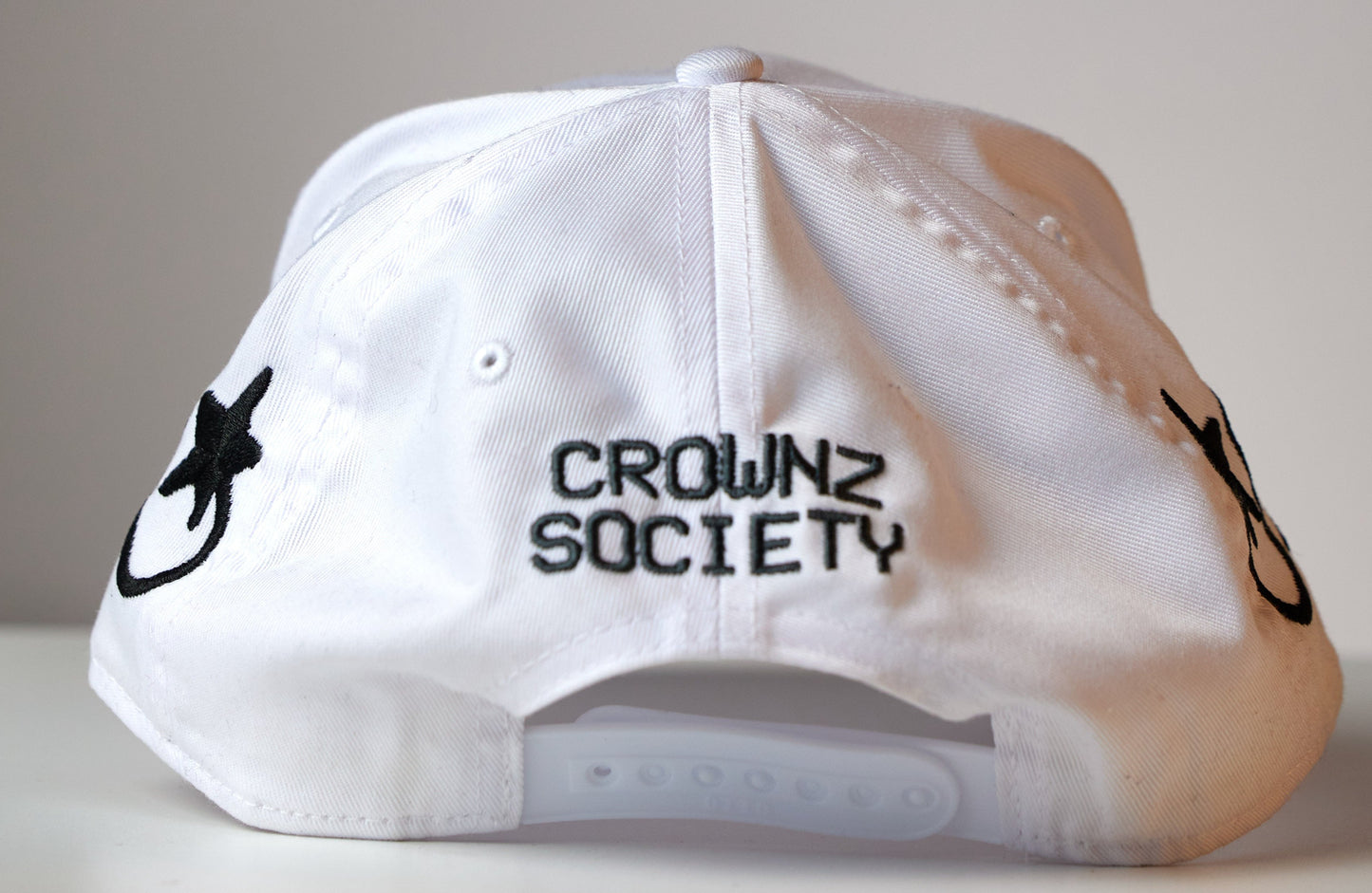 TOP CROWNZ ( Wht/ Blk)